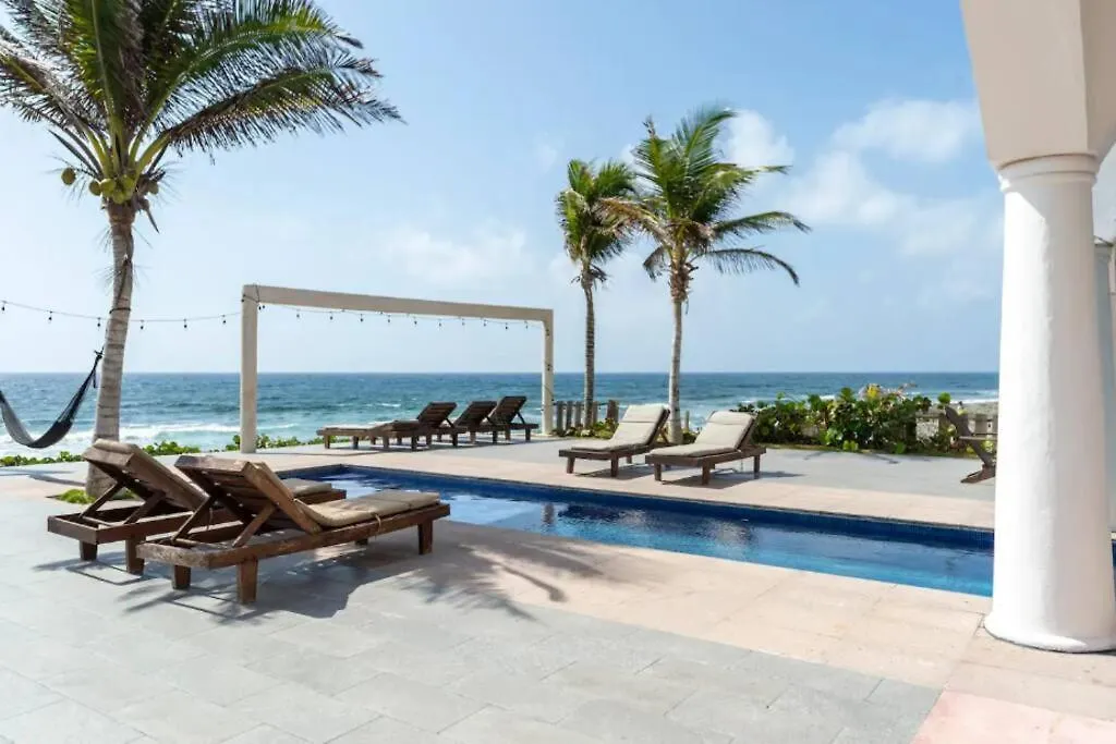 빌라 Beautiful Paradise - Beachfront 아쿠말