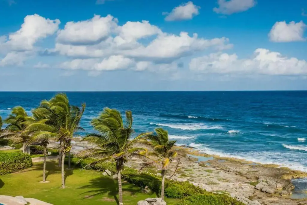 Beautiful Paradise - Beachfront 아쿠말